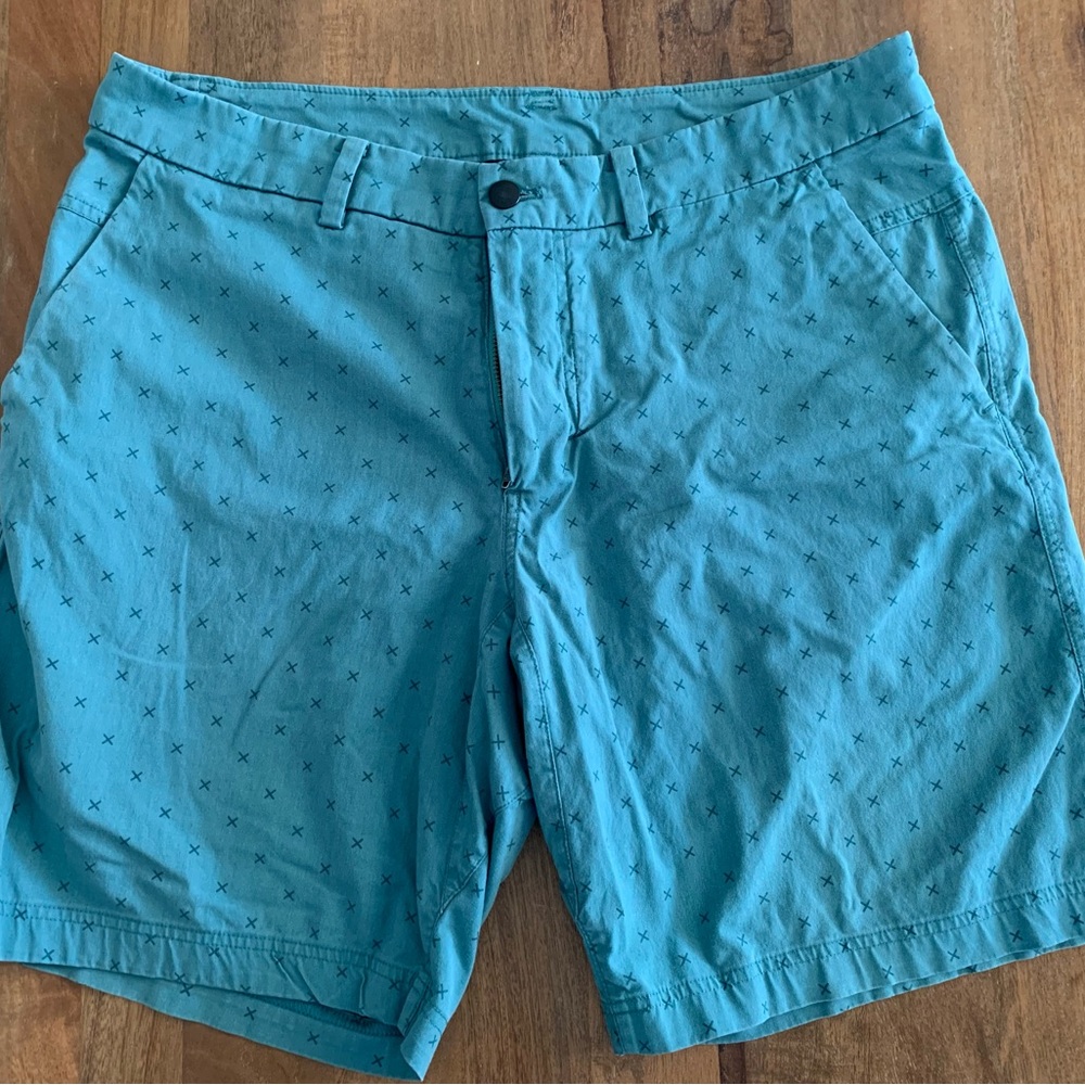 Lululemon Athletica Men's Green Patterned Shorts